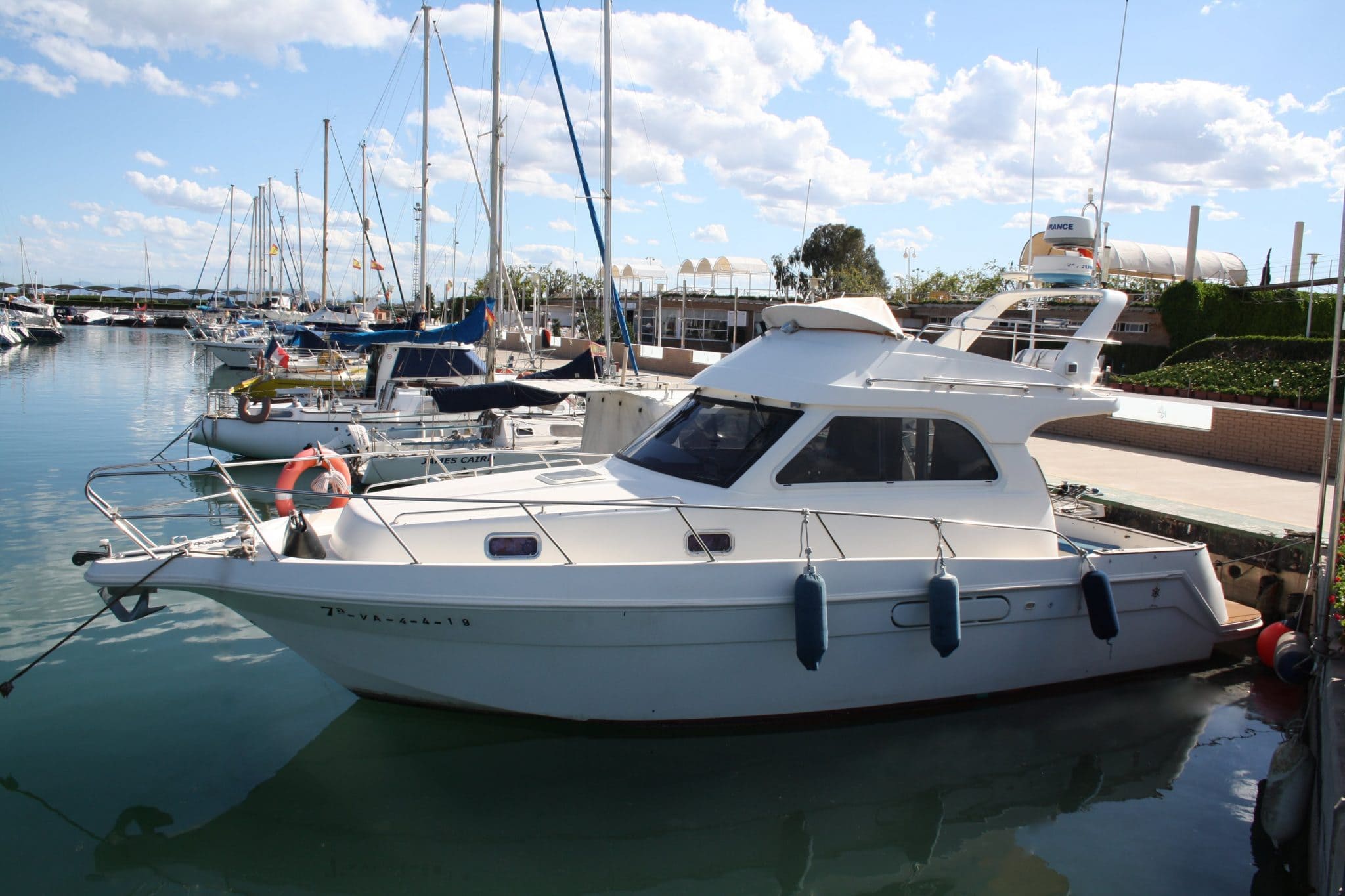 Alquiler de barco privado con patrón en Valencia para grupos