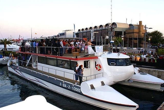 Despedidas en barco en catamarán para grupos