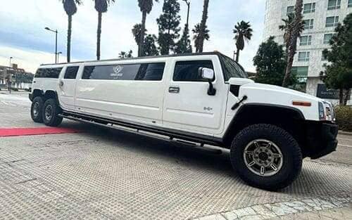 Limusina Hummer blanca de 12 plazas para despedidas en Castellón